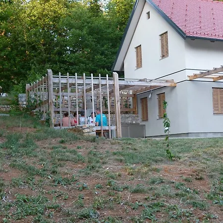 Vineyard Smerke 2 *